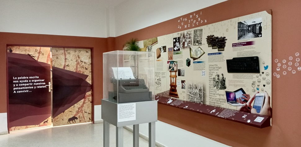 La Biblioteca Pública &quot;María Calcaño&quot; dio apertura a la exposición &quot;La Palabra nos hizo humanos&quot;